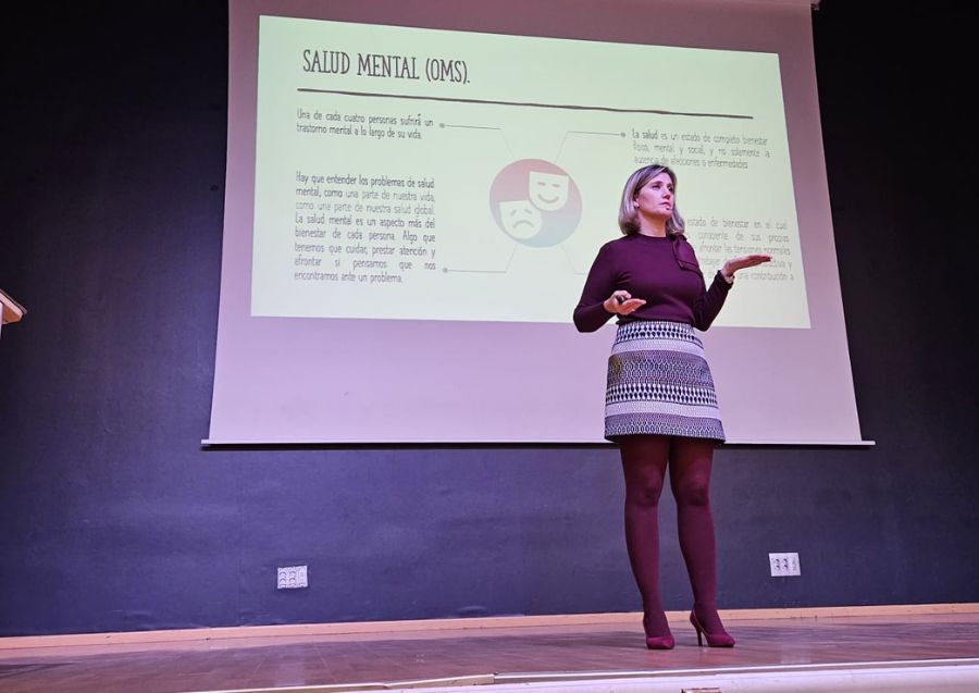 Fotografia Silvia Álava, en la conferencia en Colegio Miramadrid